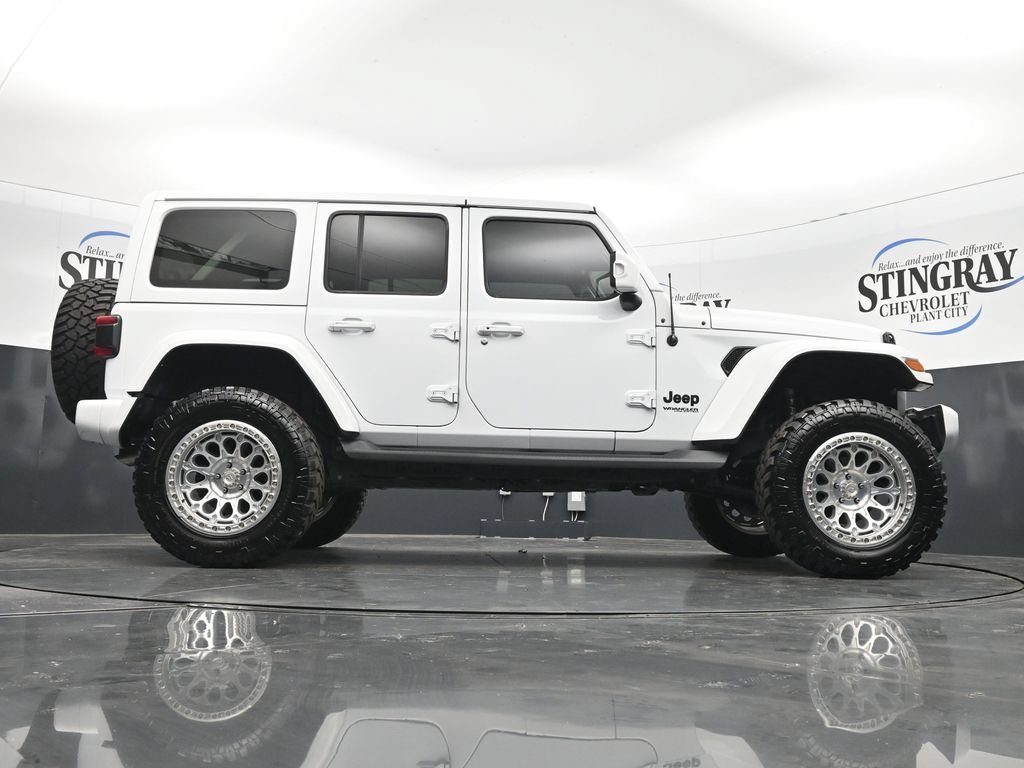 Used 2022 Jeep Wrangler Unlimited Sahara AWD/4WD image 33