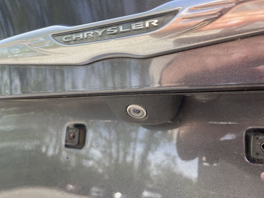 Used 2015 Chrysler 200 S w/ Comfort Group AWD/4WD image 10