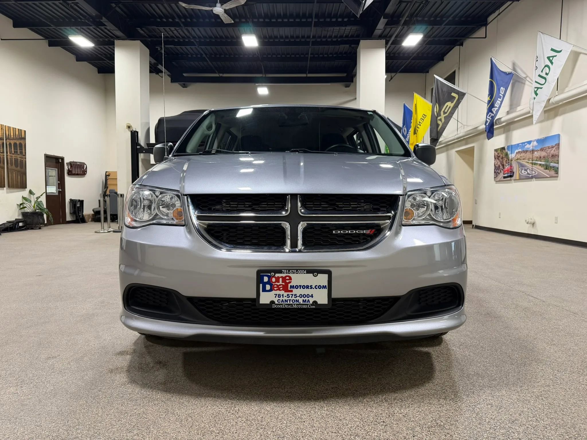Used 2019 Dodge Grand Caravan SE image 2
