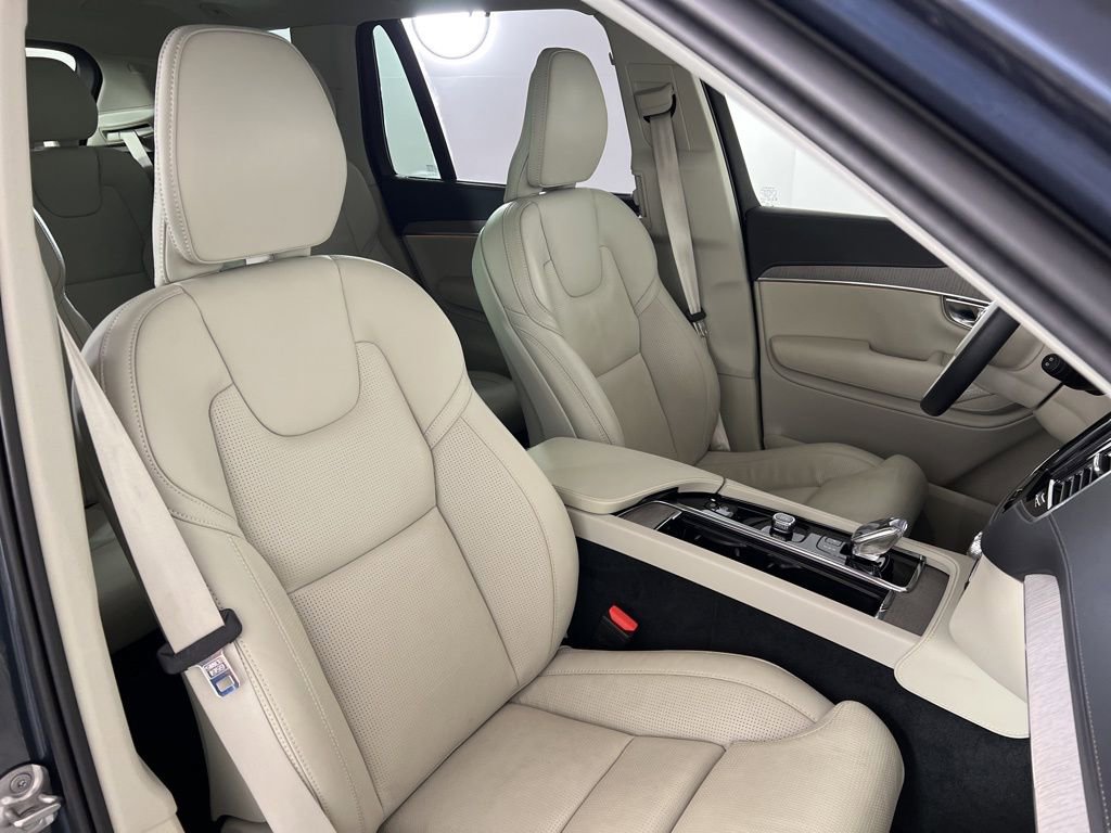Used 2025 Volvo XC90 B6 Ultra w/ Protection Package image 28