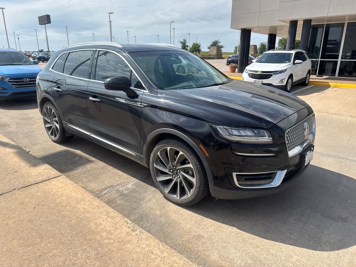 Used 2020 Lincoln Nautilus Reserve w/ Equipment Group 201A FWD image 9