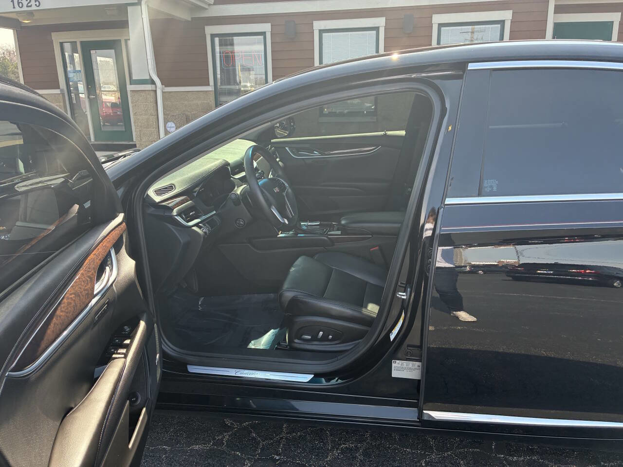 Used 2016 Cadillac XTS Luxury w/ Driver Awareness Package image 10