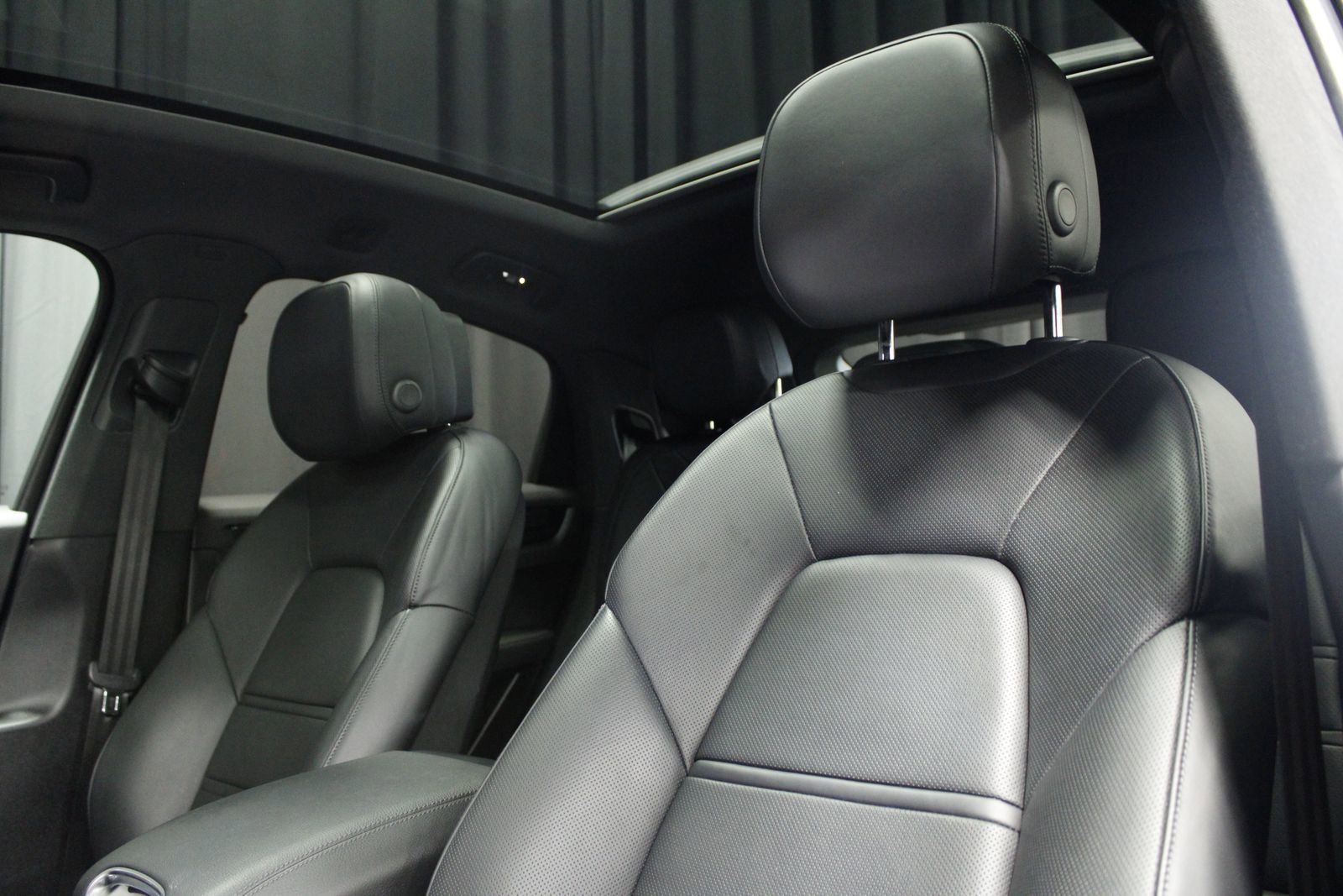 Certified 2021 Porsche Cayenne Coupe AWD/4WD image 35