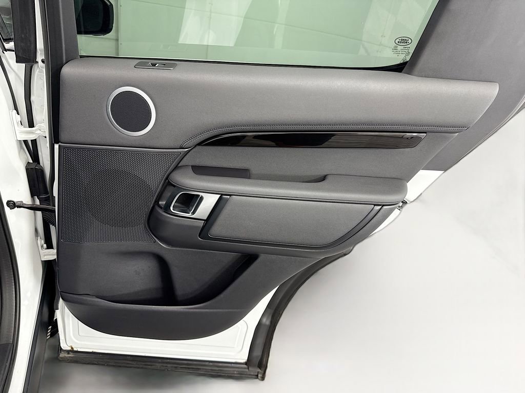Certified 2025 Land Rover Discovery S image 26