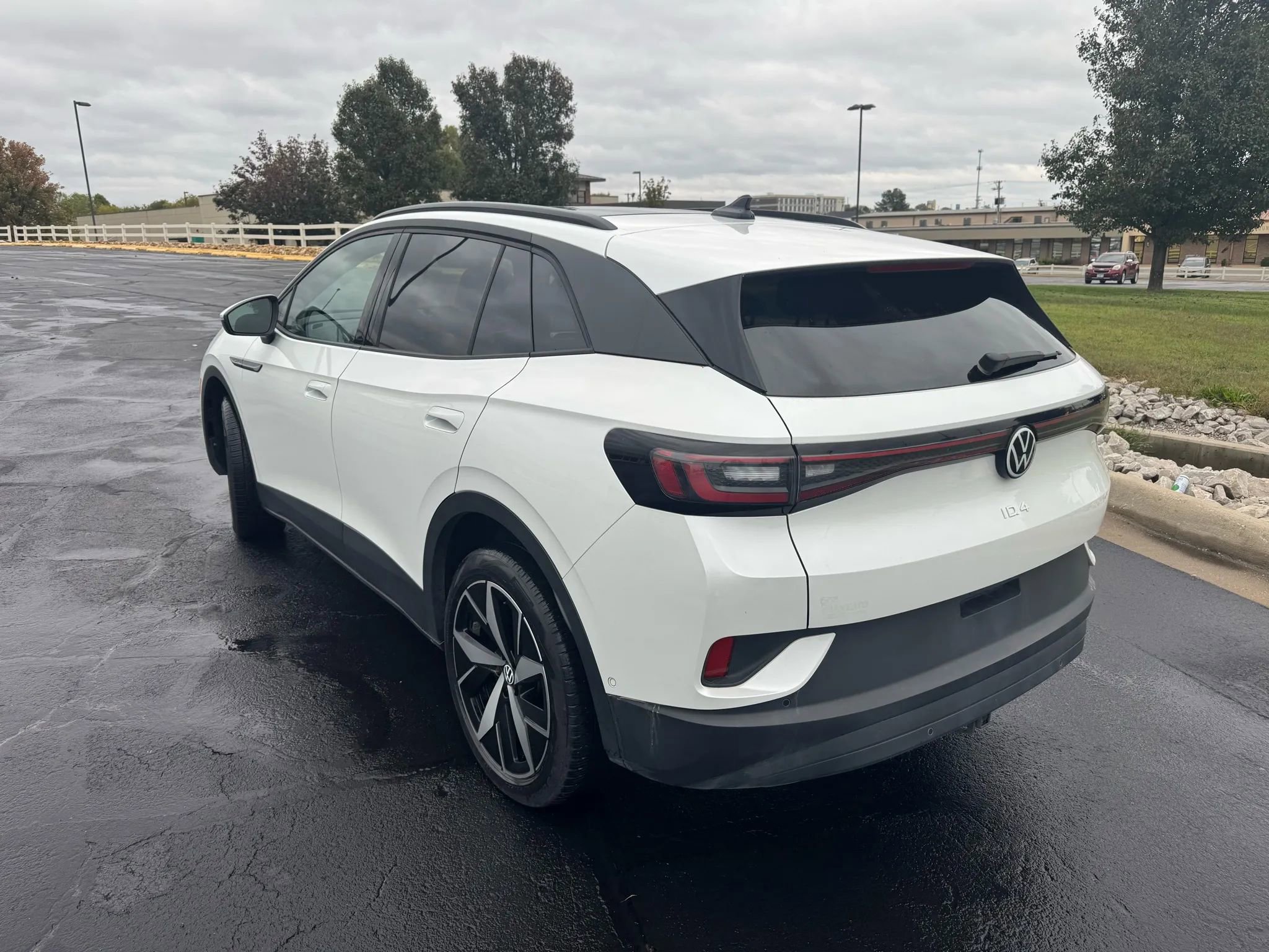 Used 2023 Volkswagen ID.4 Pro S image 2