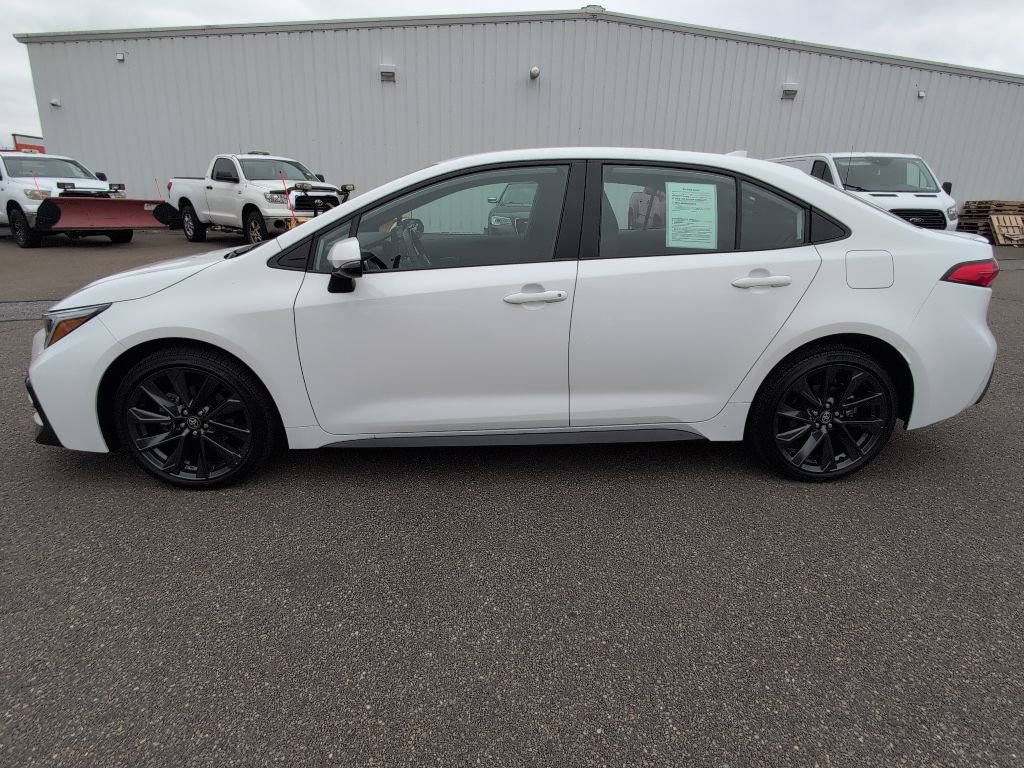 Used 2024 Toyota Corolla SE FWD image 3