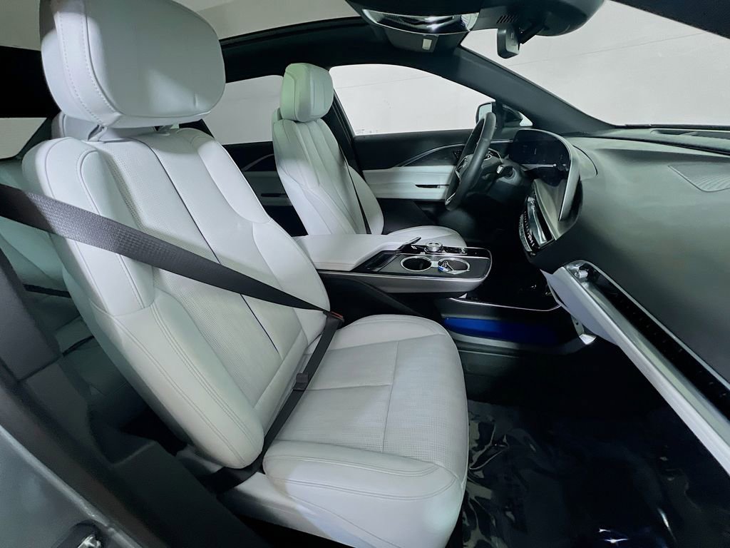 Used 2024 Cadillac Lyriq Luxury RWD image 25