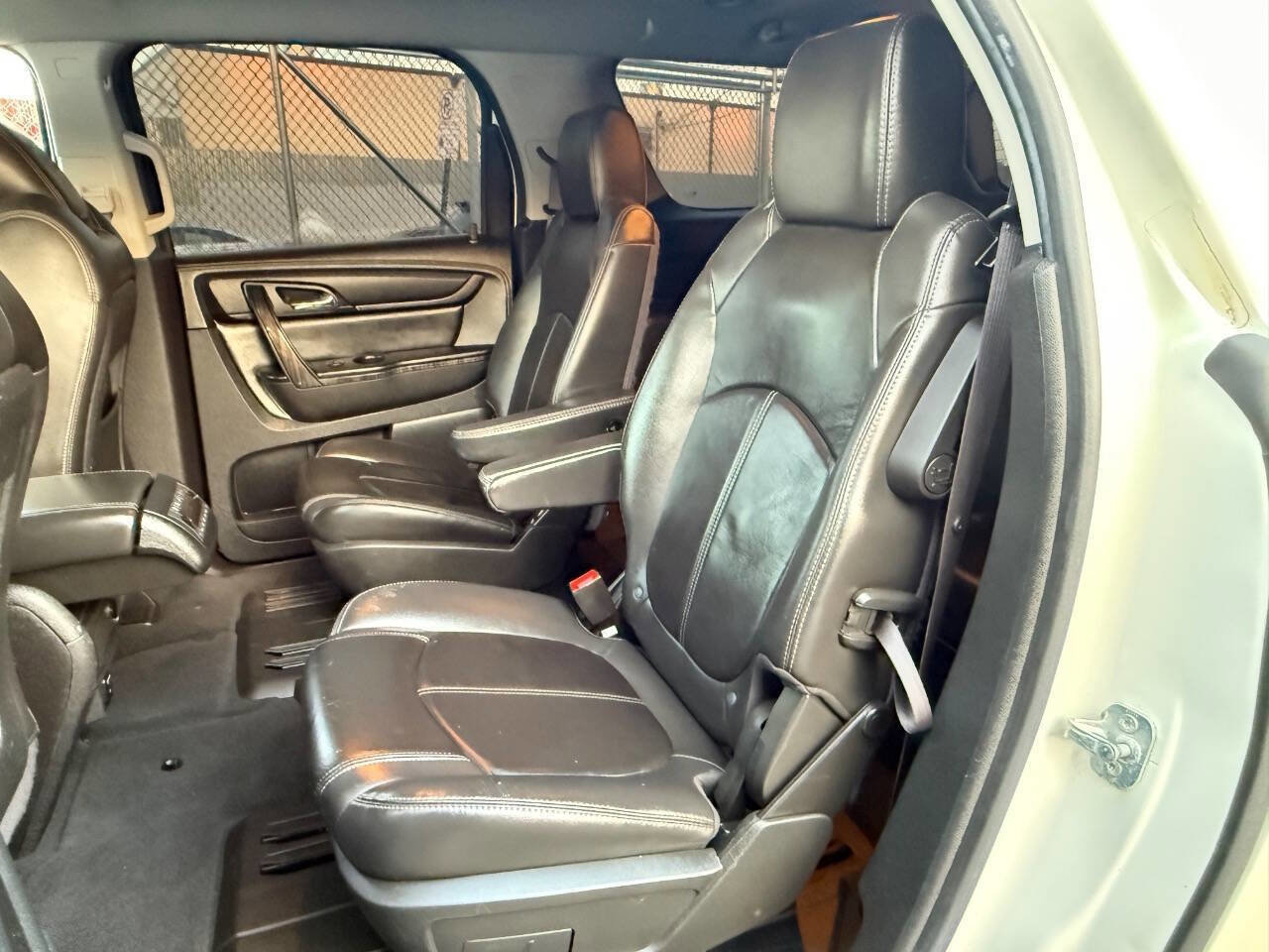 Used 2015 GMC Acadia SLT image 13