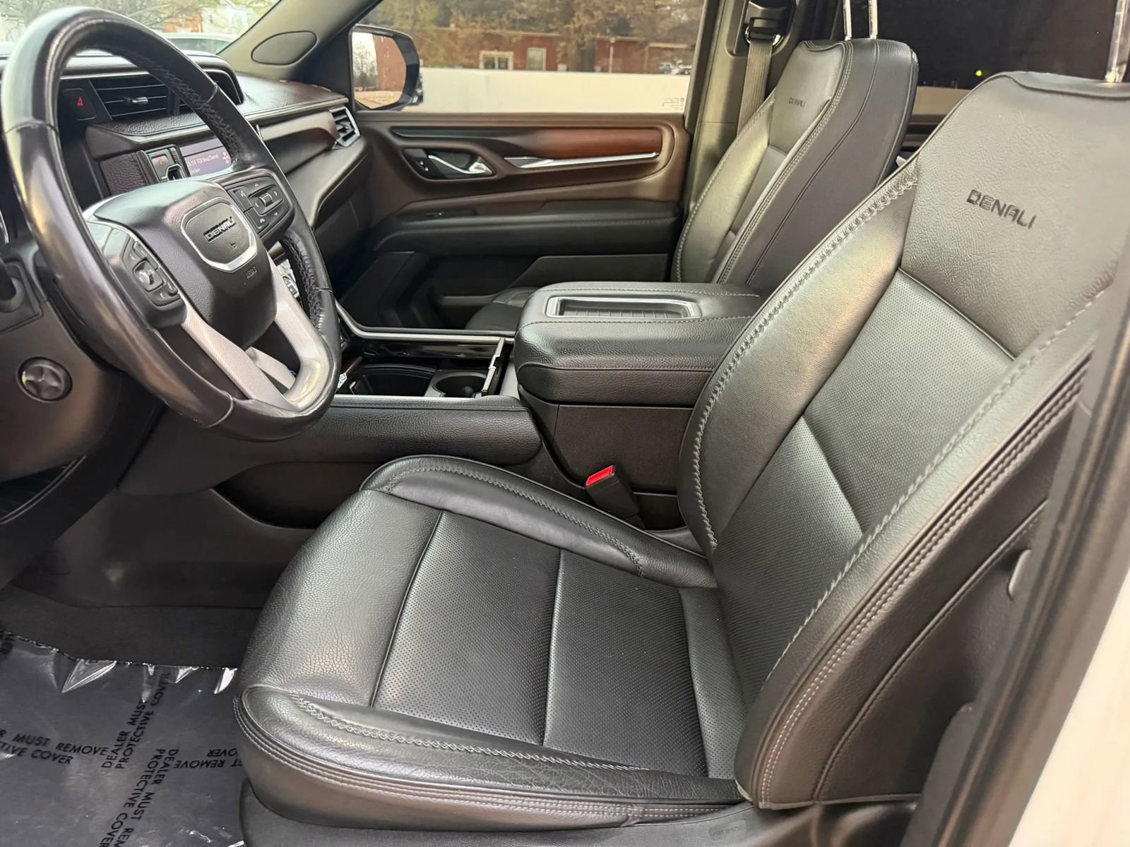 Used 2021 GMC Yukon XL Denali w/ Denali Premium Package AWD/4WD image 4