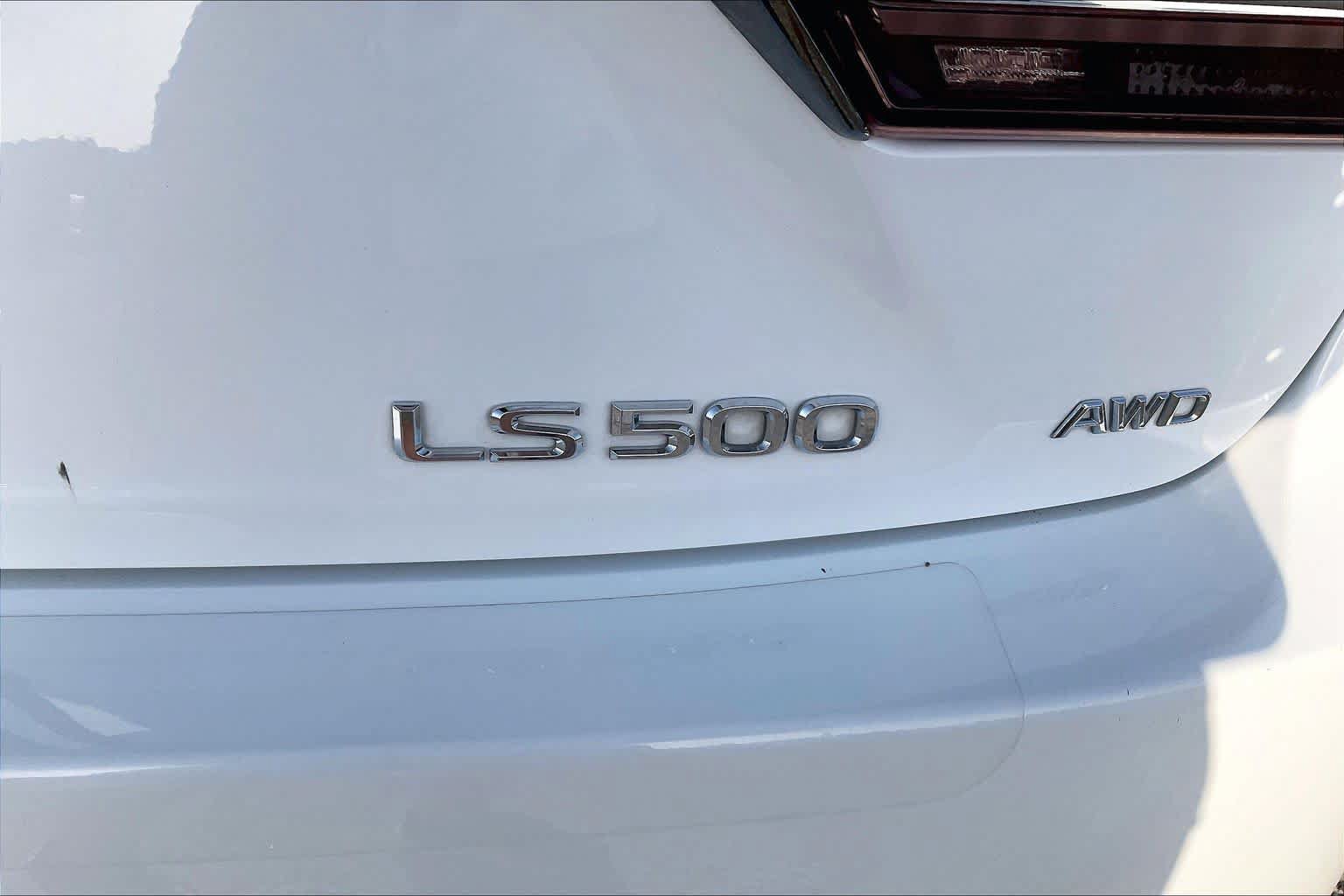 Used 2018 Lexus LS 500 F Sport w/ Accessory Package (Z2) AWD/4WD image 31