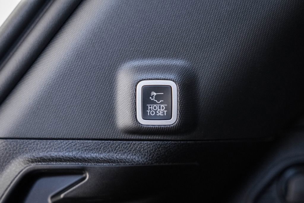 New 2025 Jeep Grand Cherokee Limited w/ Luxury Tech Group II image 11