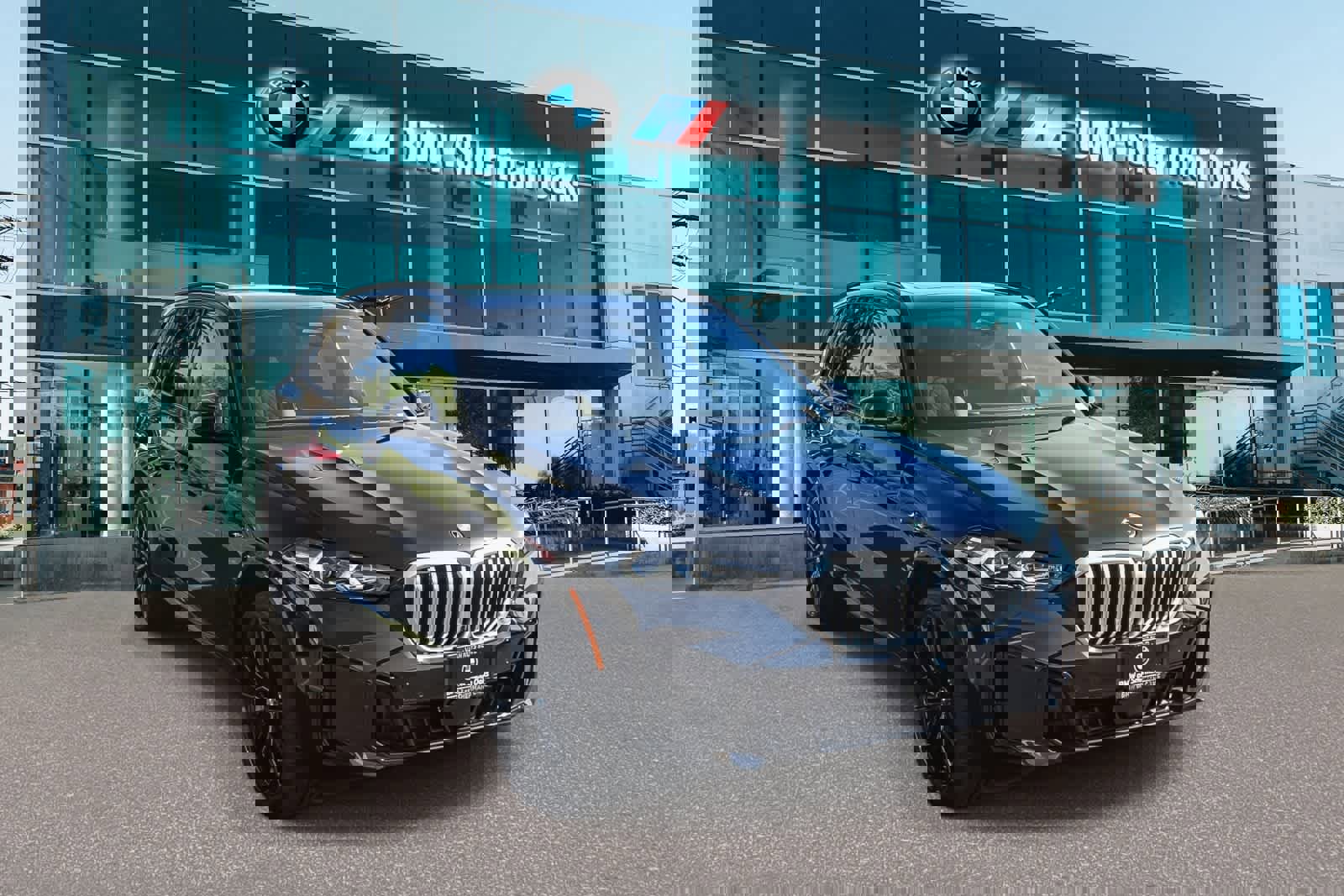 Used 2026 BMW X5 sDrive40i w/ M Sport Package image 3