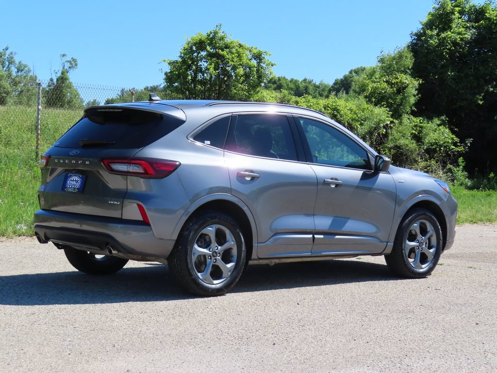 Used 2023 Ford Escape ST-Line w/ Tech Pack #1 AWD/4WD image 3