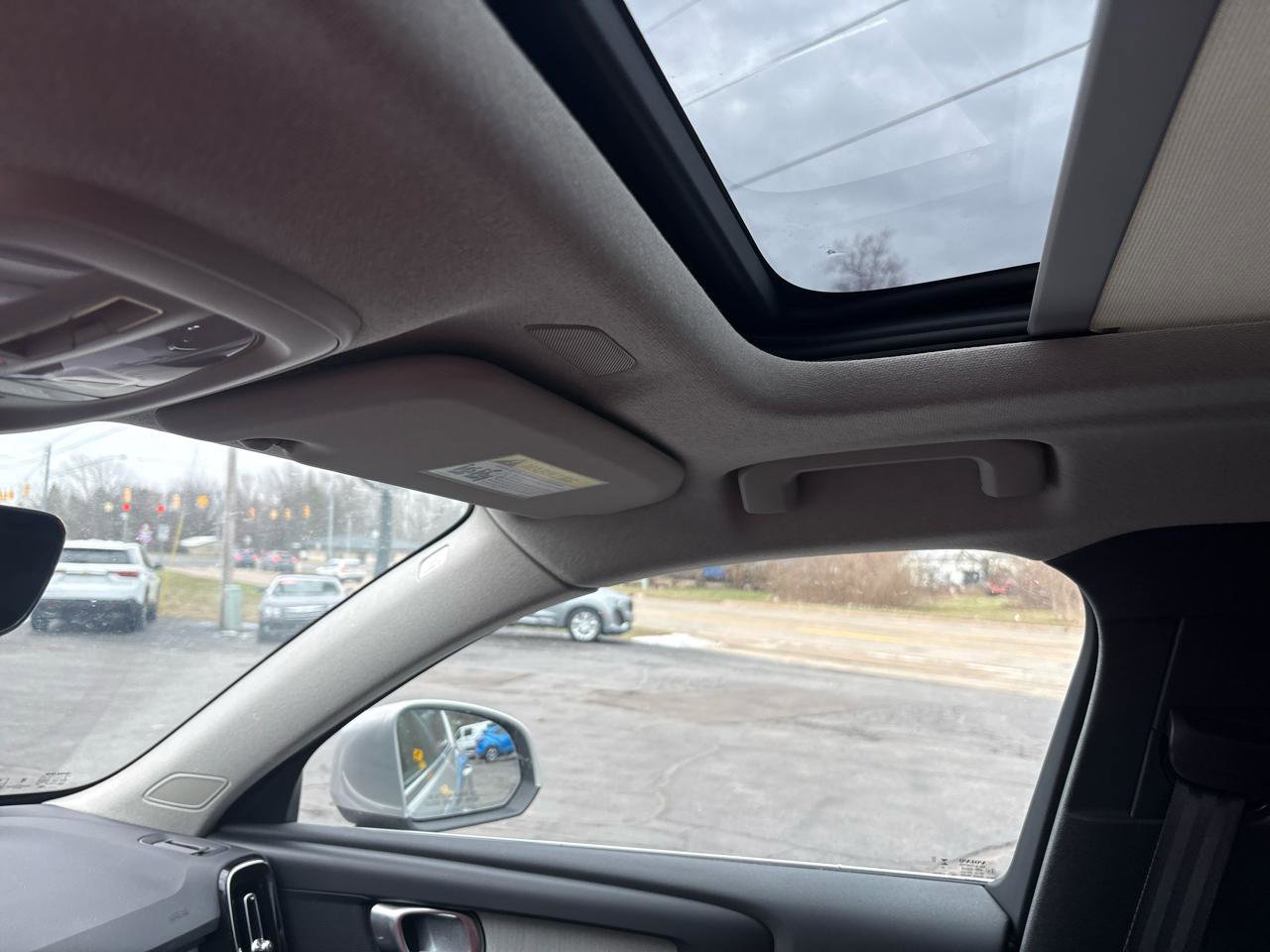 Used 2025 Volvo XC40 B5 Core image 21