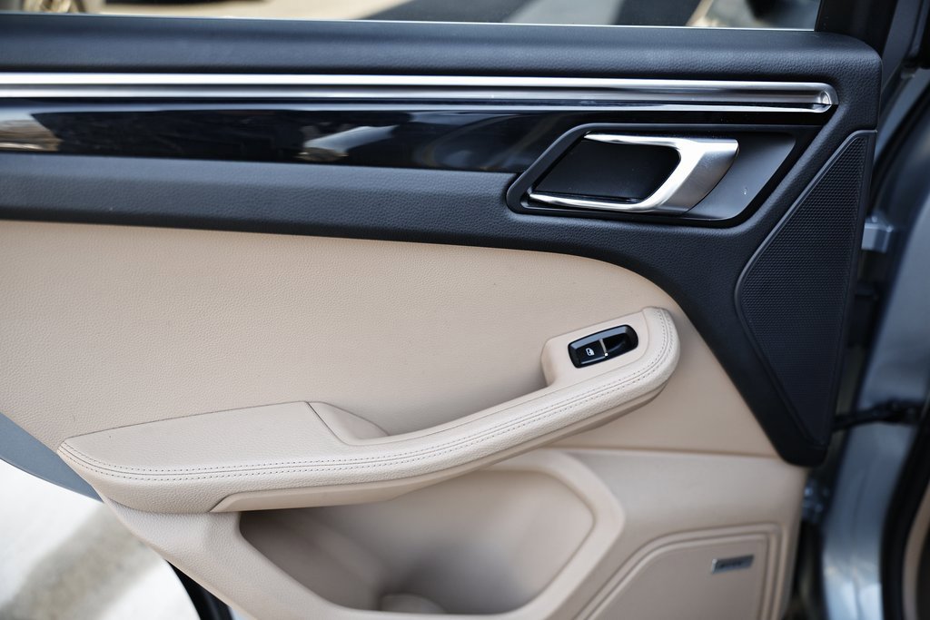 Certified 2020 Porsche Macan S image 23