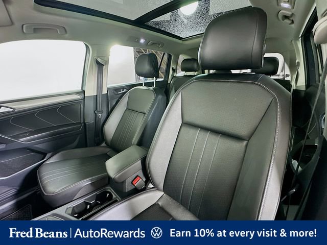 Used 2022 Volkswagen Tiguan SE w/ Panoramic Sunroof Package AWD/4WD image 21