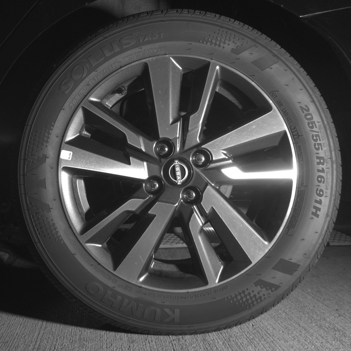 Used 2025 Nissan Versa SV image 14