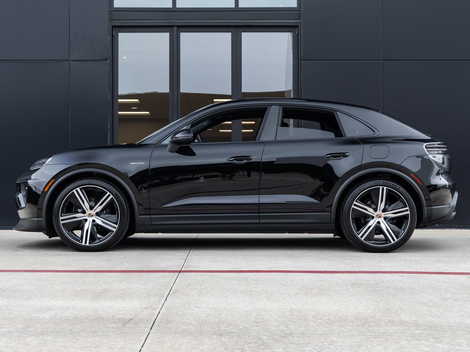 Certified 2025 Porsche Macan Electric RWD image 2