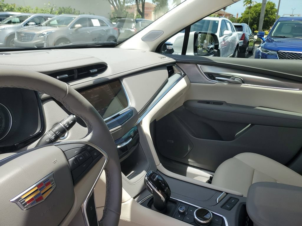 Certified 2023 Cadillac XT5 Premium Luxury FWD image 23