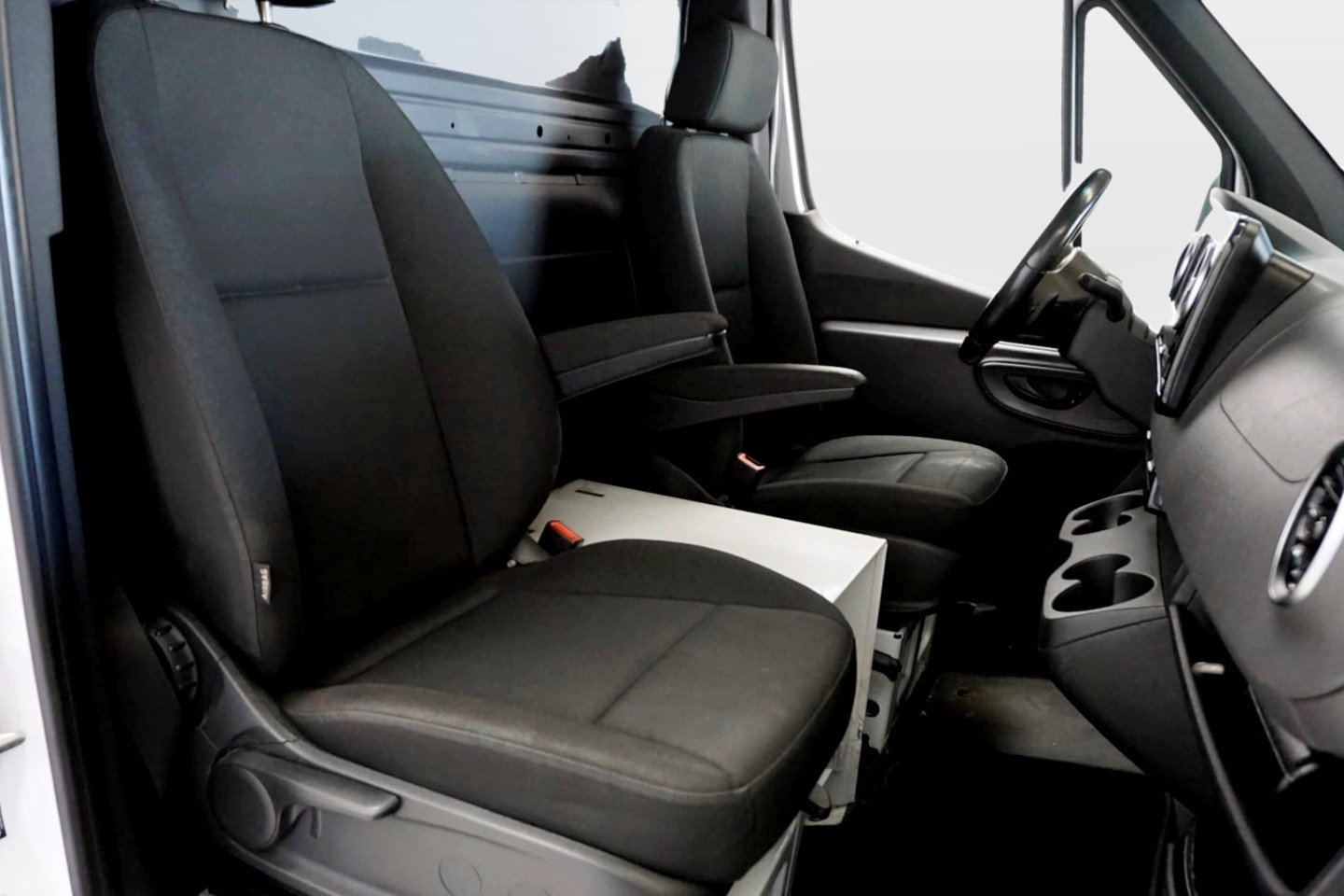 Used 2019 Freightliner Sprinter 170 Cargo RWD image 17