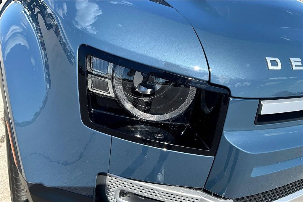 Certified 2025 Land Rover Defender 110 S AWD/4WD image 30