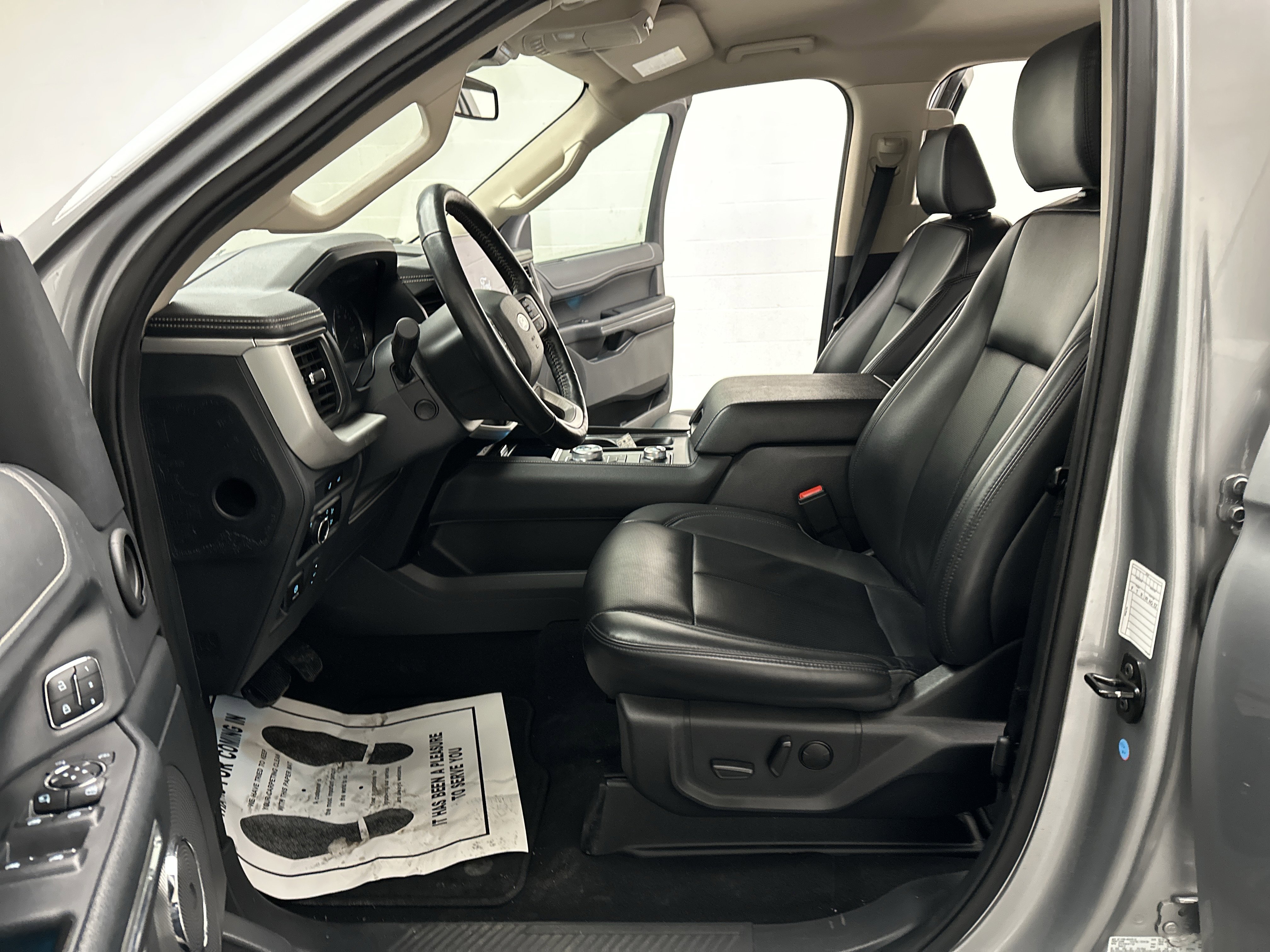 Used 2024 Ford Expedition Max XLT image 19