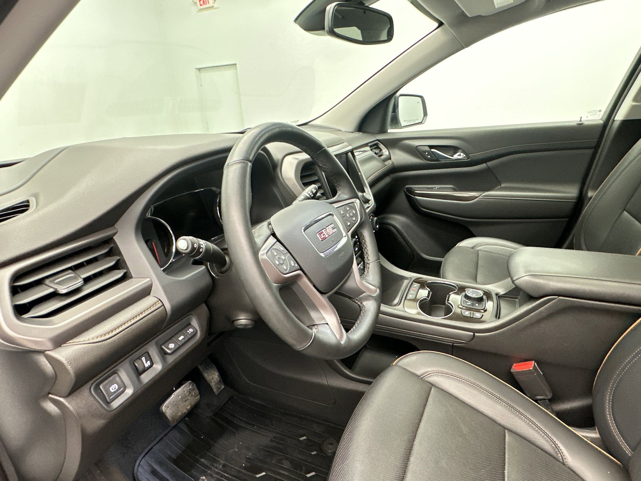 Certified 2023 GMC Acadia AT4 w/ Technology Package AWD/4WD image 4