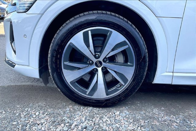 Certified 2024 Audi Q8 e-tron Premium Plus AWD/4WD image 9