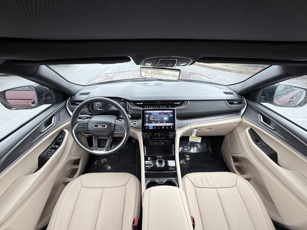 Used 2024 Jeep Grand Cherokee Limited w/ Luxury Tech Group II image 26