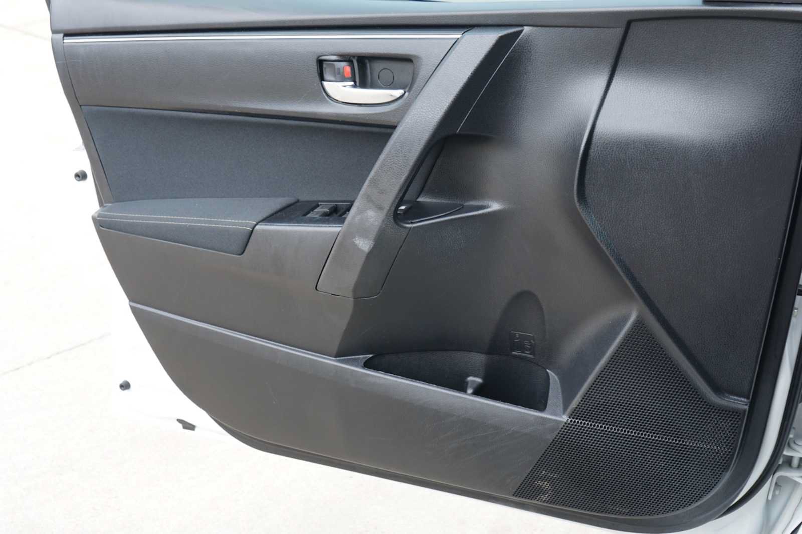 Used 2017 Toyota Corolla LE FWD image 18