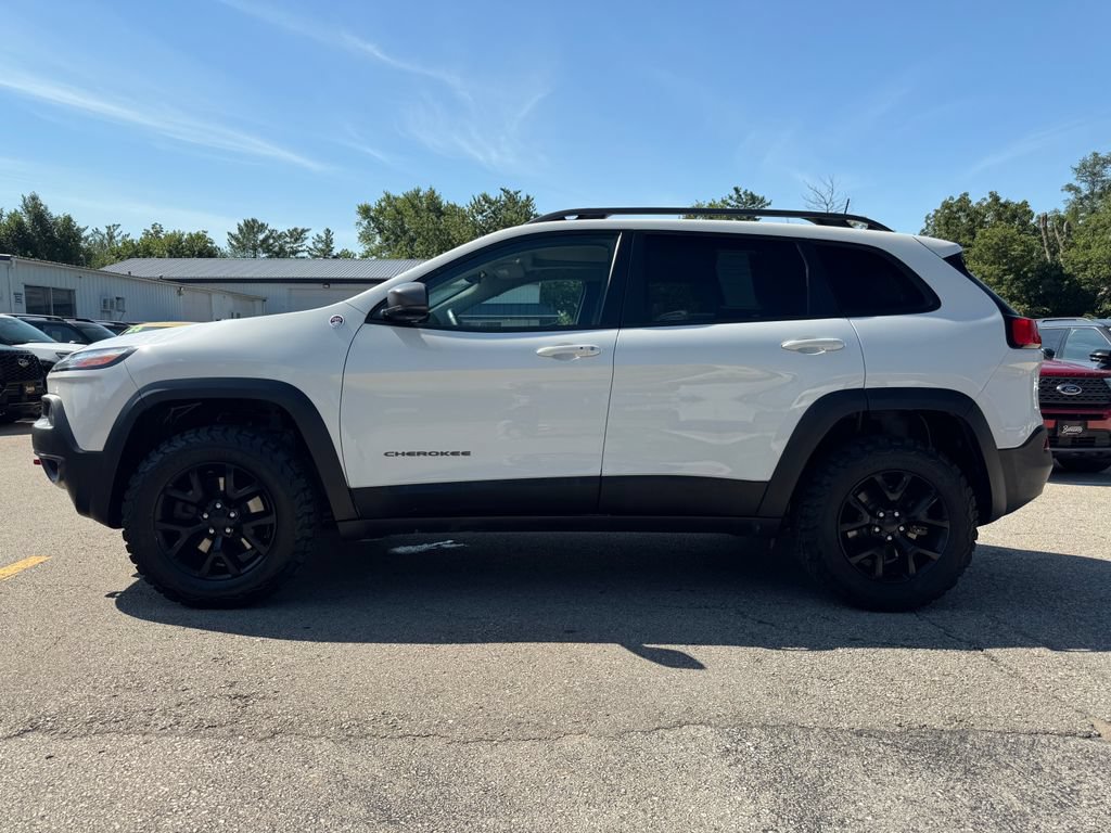 Used 2017 Jeep Cherokee Trailhawk AWD/4WD image 8