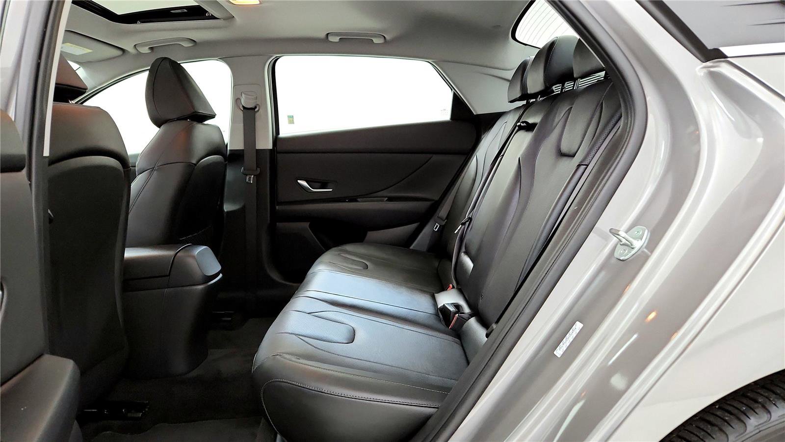 Used 2023 Hyundai Elantra Limited image 17