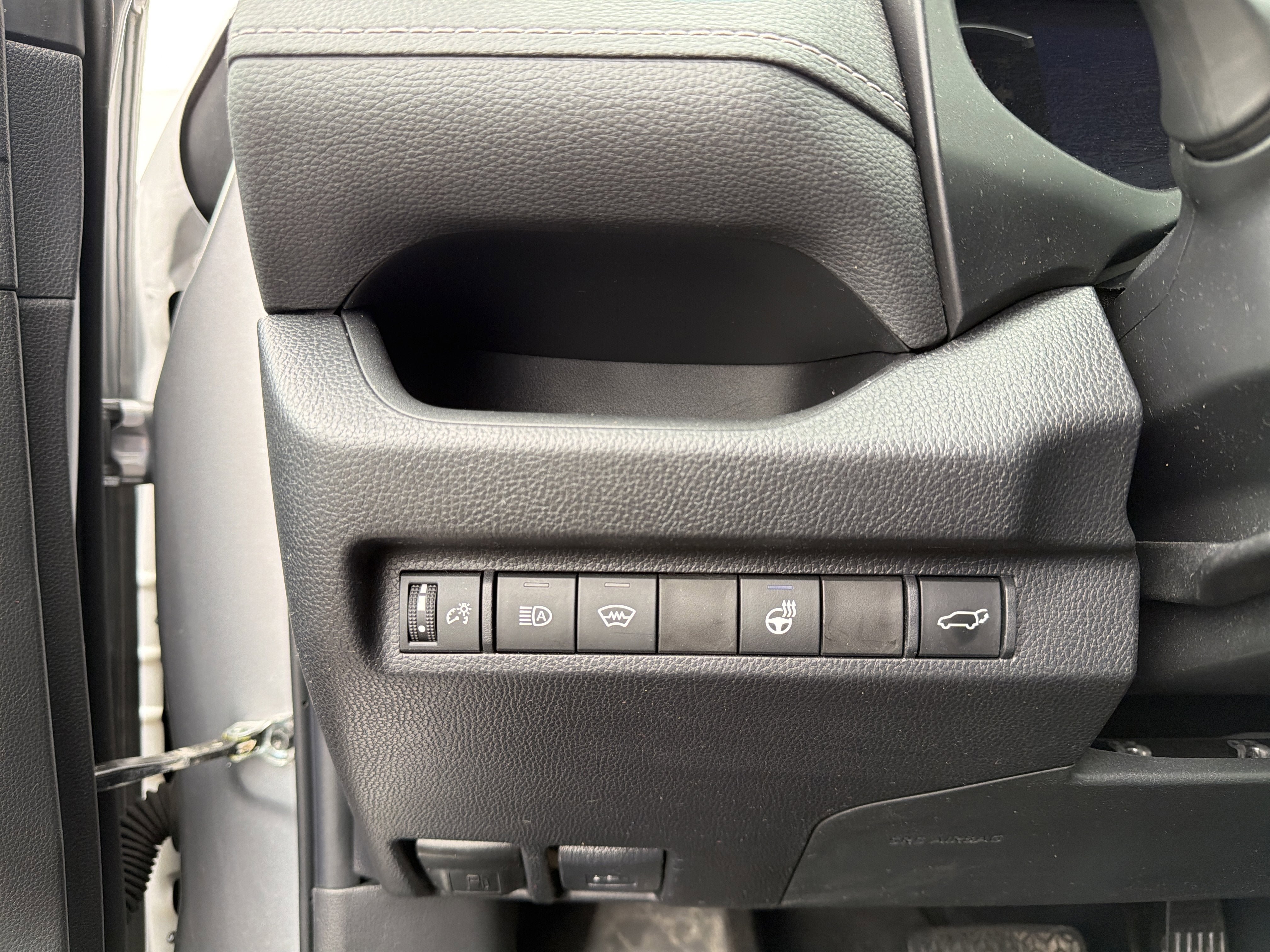 Used 2023 Toyota RAV4 XLE Premium AWD/4WD image 16