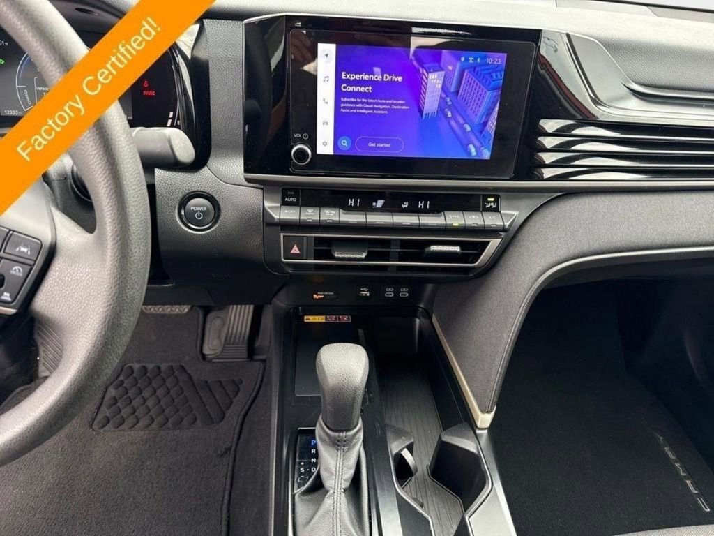 Used 2025 Toyota Camry LE image 10