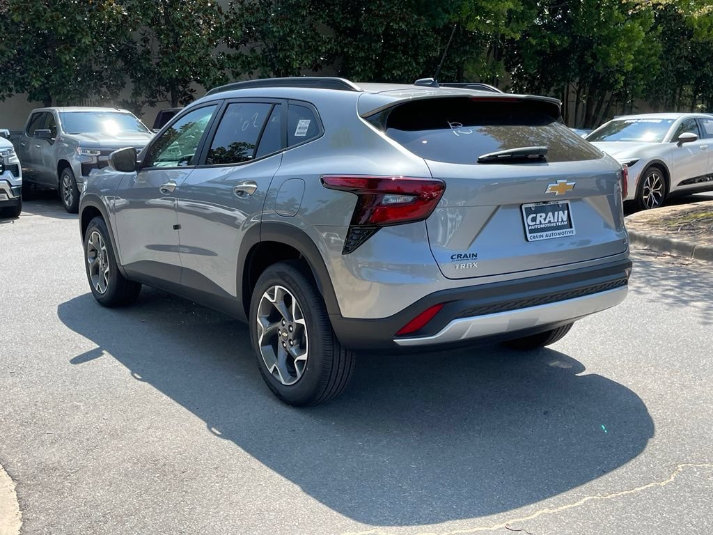 New 2026 Chevrolet Trax LT w/ Driver Confidence Package FWD image 5