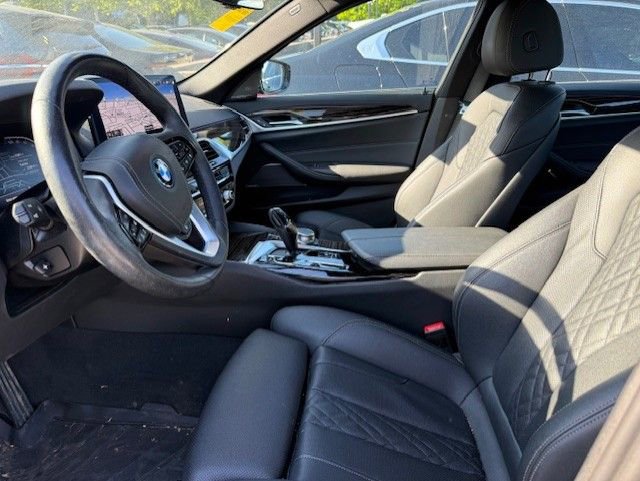 Certified 2023 BMW 530e xDrive w/ Premium Package AWD/4WD image 3