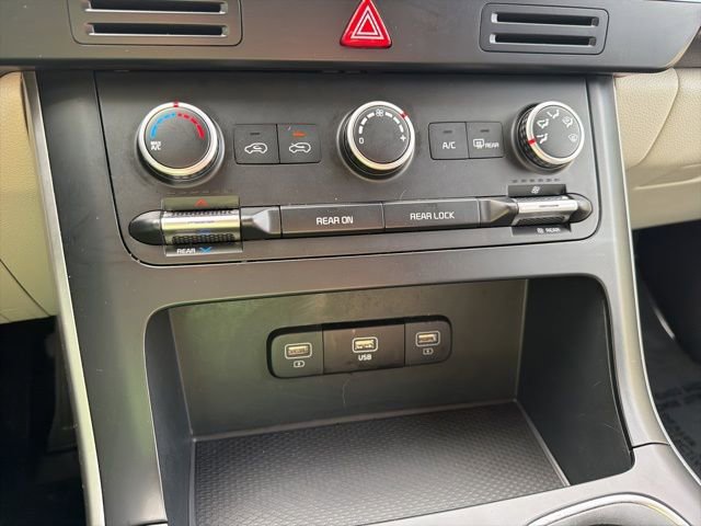 Used 2024 Kia Carnival LX image 24