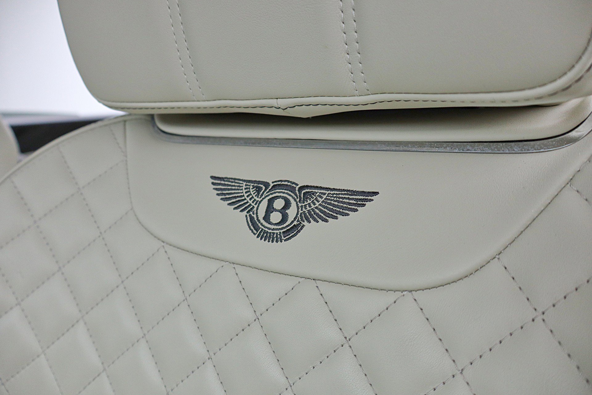 Certified 2017 Bentley Bentayga AWD/4WD image 28