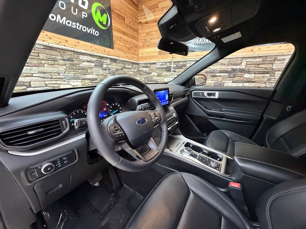 Used 2020 Ford Explorer XLT w/ Equipment Group 202A image 10