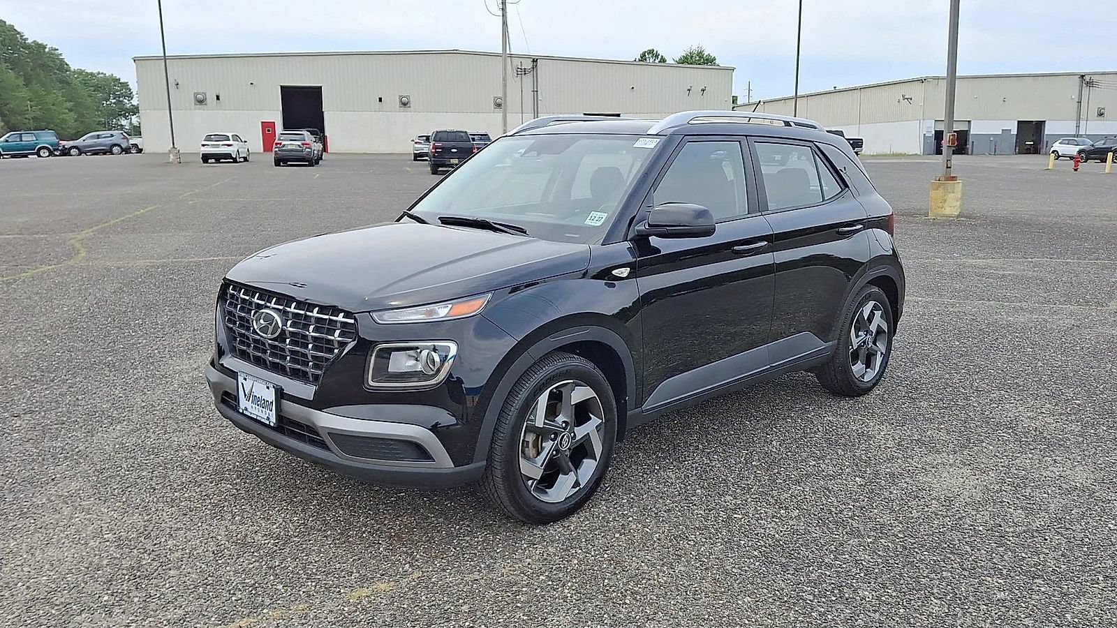Used 2023 Hyundai Venue SEL FWD image 4