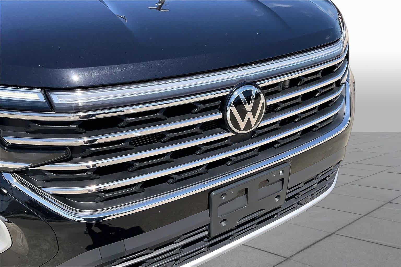 Used 2025 Volkswagen Atlas SE AWD/4WD image 29