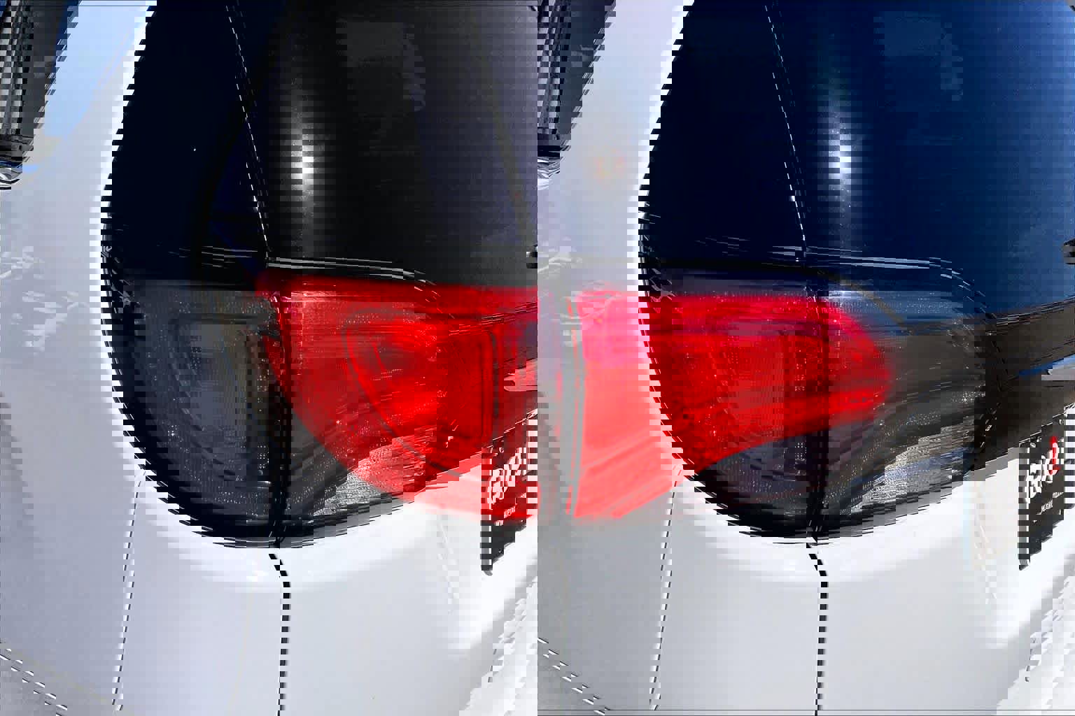 Used 2024 Chrysler Voyager LX image 29