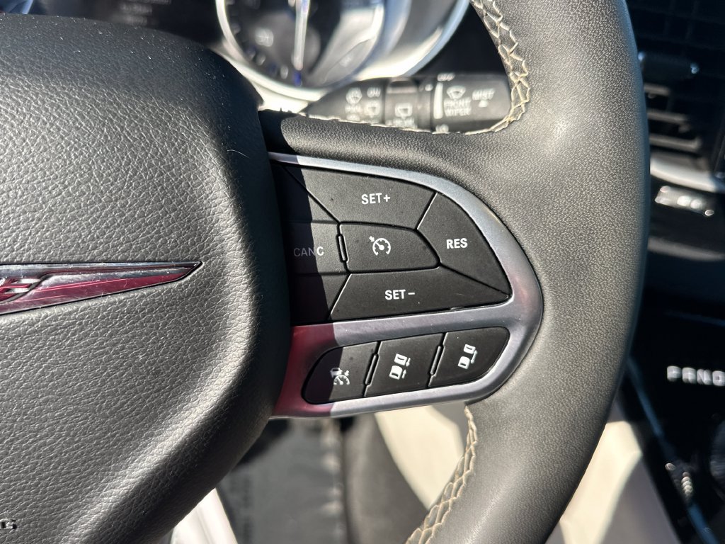 Used 2024 Chrysler Pacifica Touring-L FWD image 19