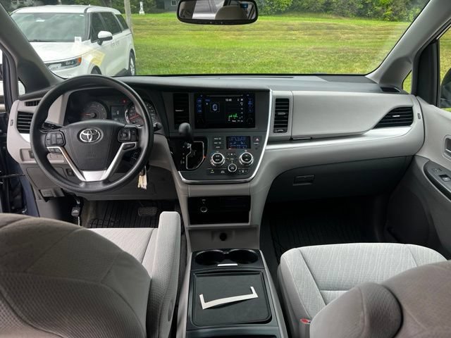 Used 2015 Toyota Sienna LE FWD image 15