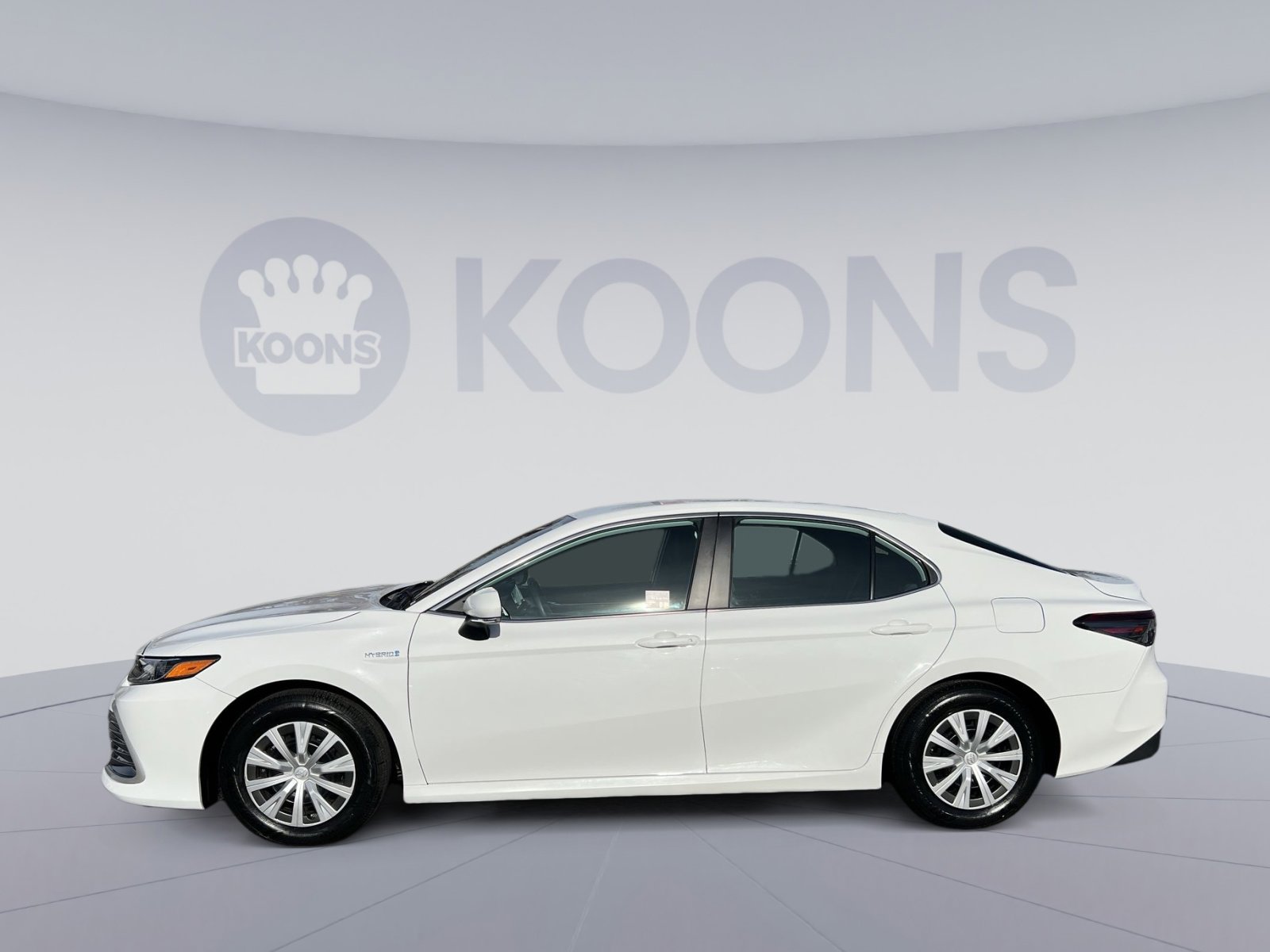 Used 2021 Toyota Camry LE image 2