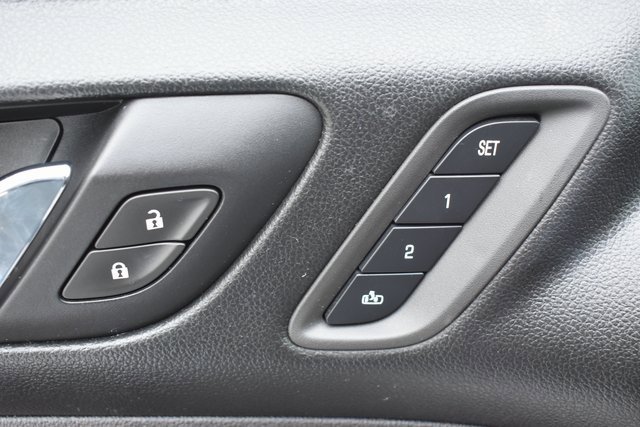 Used 2018 GMC Acadia SLT w/ LPO, Black Accent Package image 16