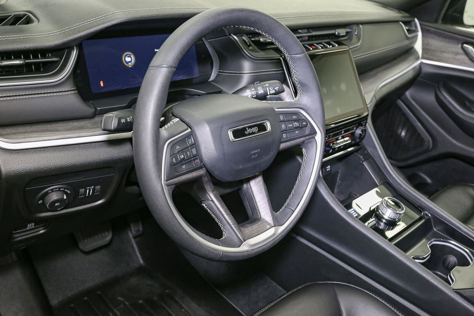 Used 2024 Jeep Grand Cherokee L Limited AWD/4WD image 27