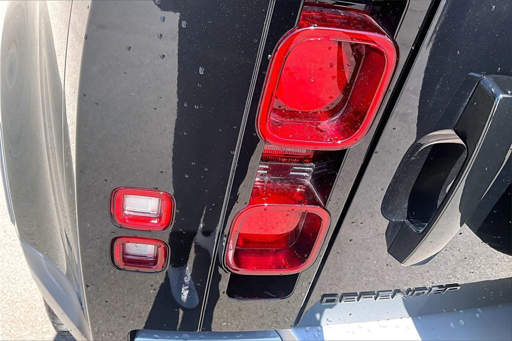 Certified 2025 Land Rover Defender 110 S image 31