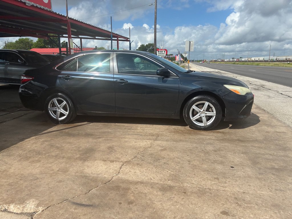 Used 2015 Toyota Camry LE FWD image 10
