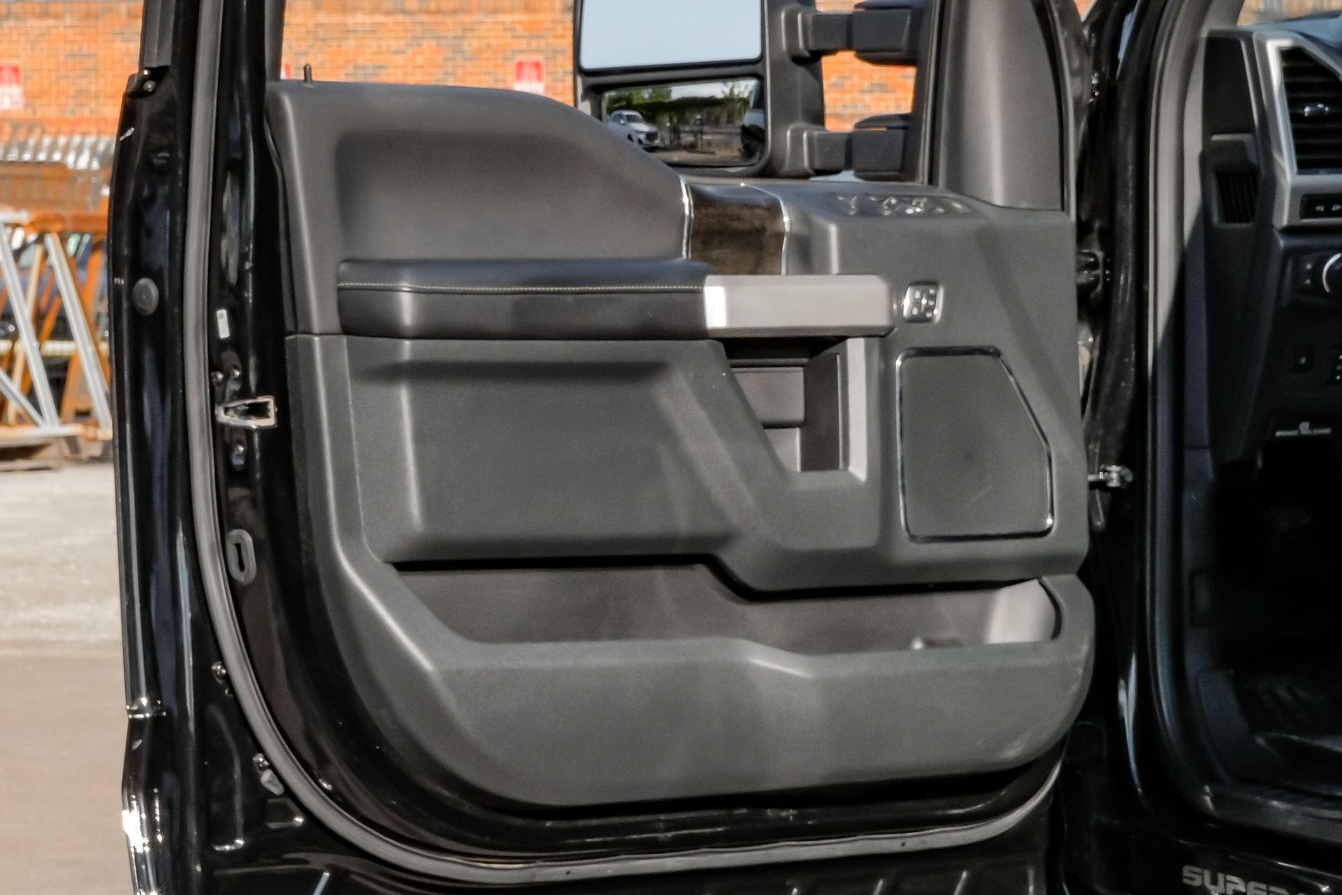 Used 2022 Ford F350 Lariat w/ Black Appearance Package AWD/4WD image 50